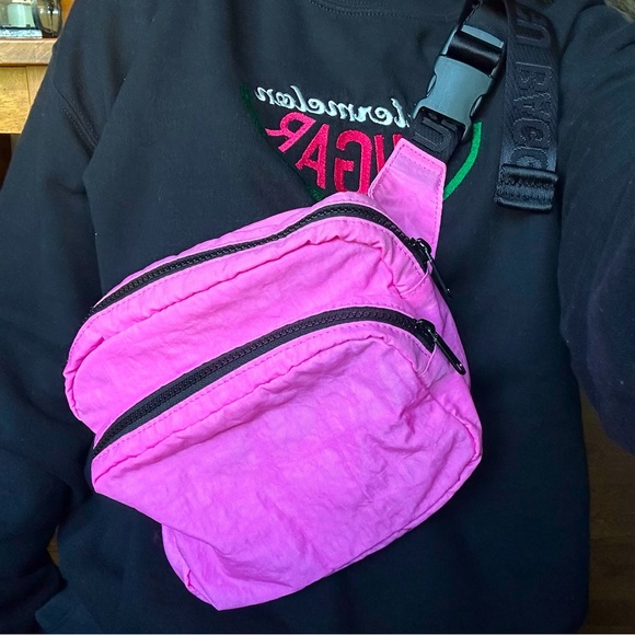 BAGGU Handbags - BAGGU FANNYPACK - BRIGHT PINK